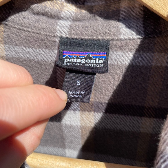 Women’s Patagonia flannel - Picture 2 of 5